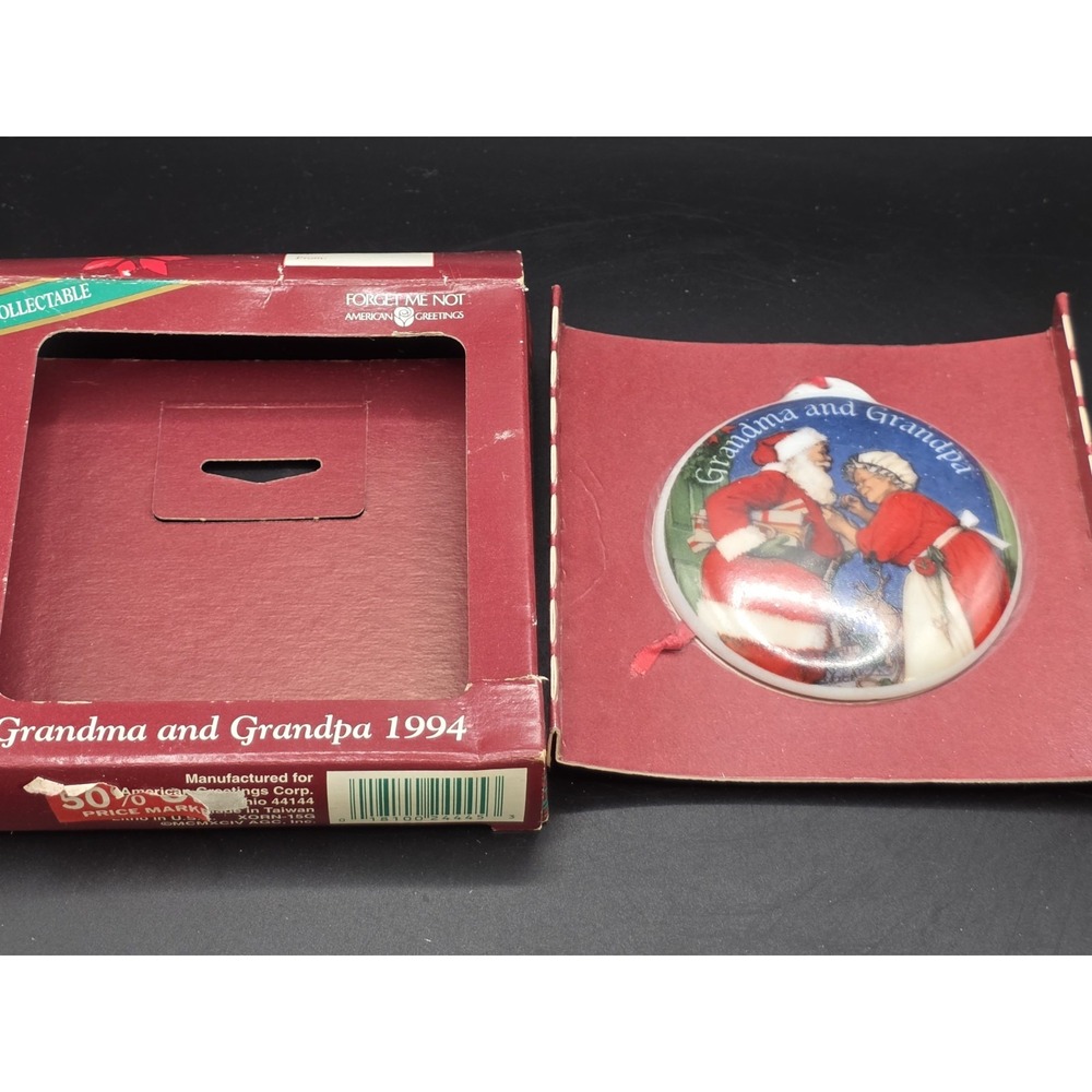 1992 Heirloom Collection Carlton Cards CHRISTMAS WARMTH(Grandparents)Ornament